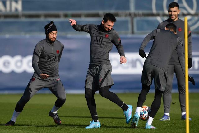 朱芳雨：想问问王哲林的情况 他把我微信删了