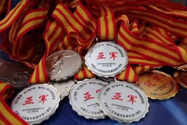 詹姆斯大三双浓眉29+16 湖人大胜送奇才11连败